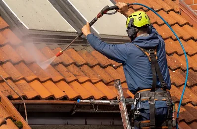 Démoussage et hydrofuge de toiture à Lunan